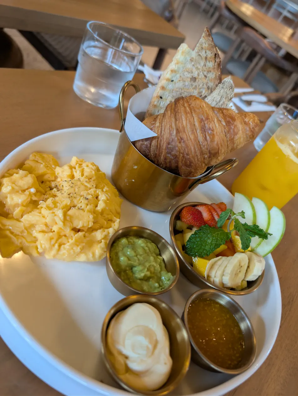 Breakfast plate at Namoré restaurant Santa Teresa
