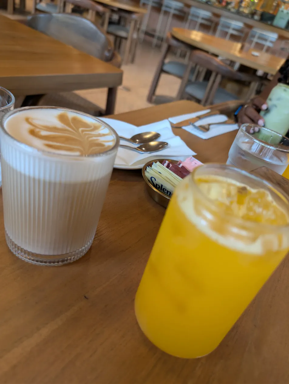Latte and orange juice at Namoré Santa Teresa